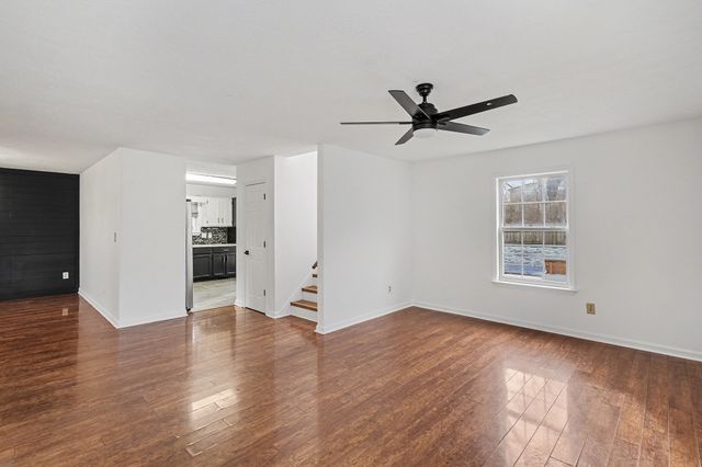 255 Valley Dr, Columbia, TN 38401