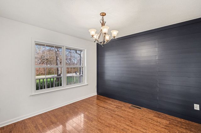 255 Valley Dr, Columbia, TN 38401