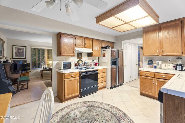 39317 Beacon Lane, Palmdale, CA 93551