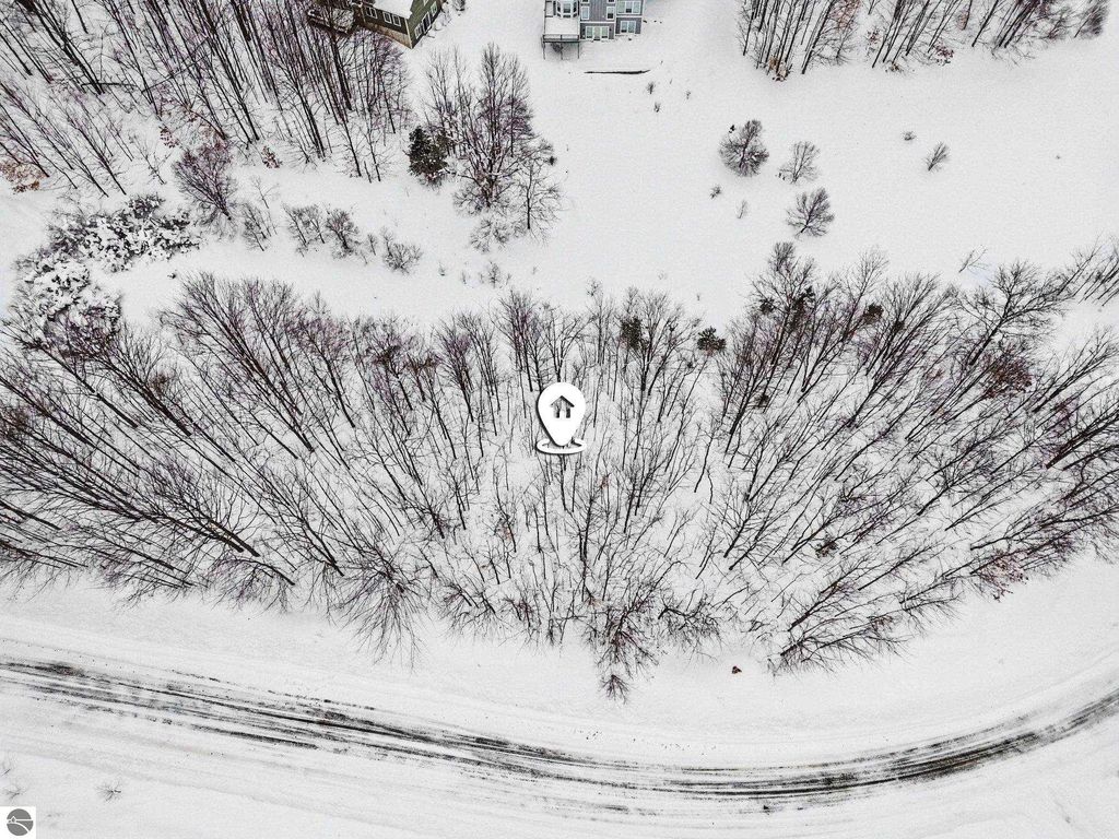 Image 11 of property listing at 4885 Grayhawk Boulevard, Traverse City, MI 49684