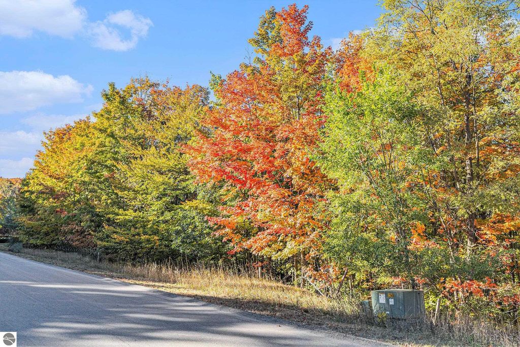 Image 17 of property listing at 4885 Grayhawk Boulevard, Traverse City, MI 49684