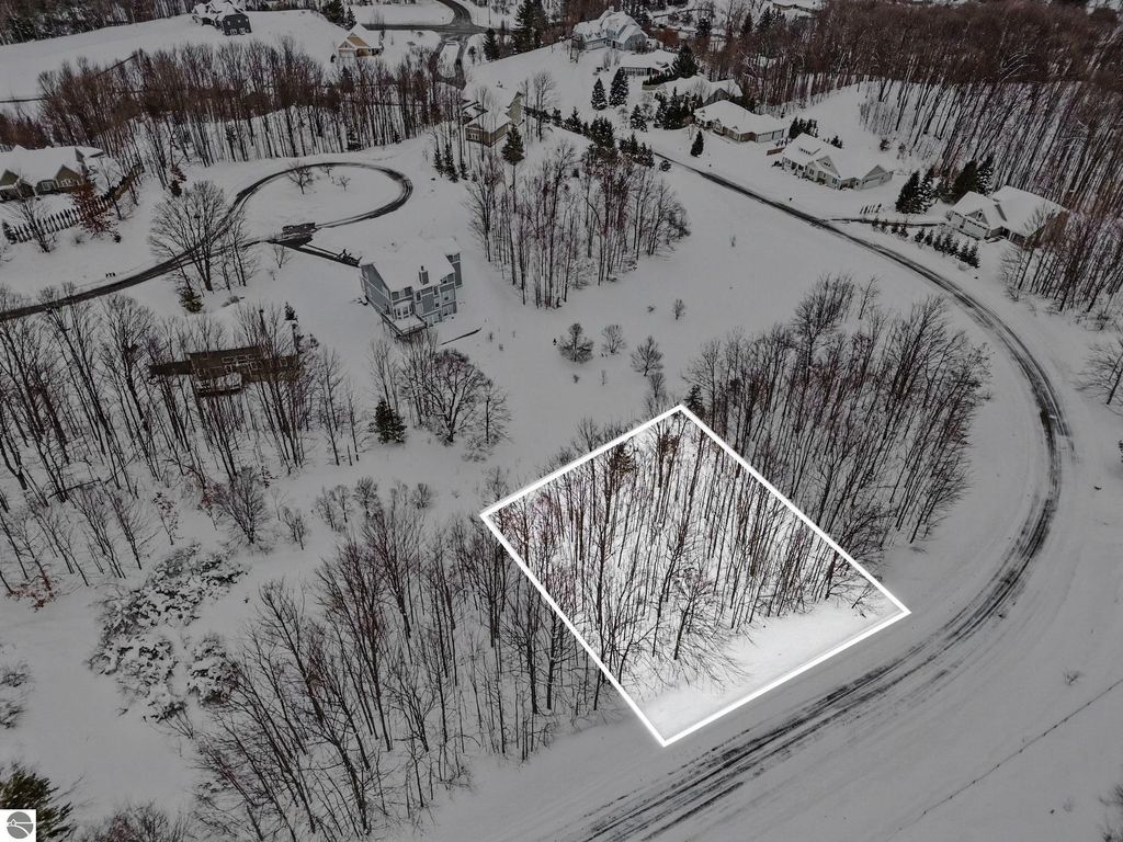 Image 6 of property listing at 4885 Grayhawk Boulevard, Traverse City, MI 49684