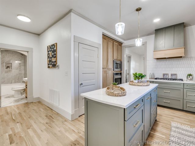 1344 S College Avenue, Tulsa, OK 74104