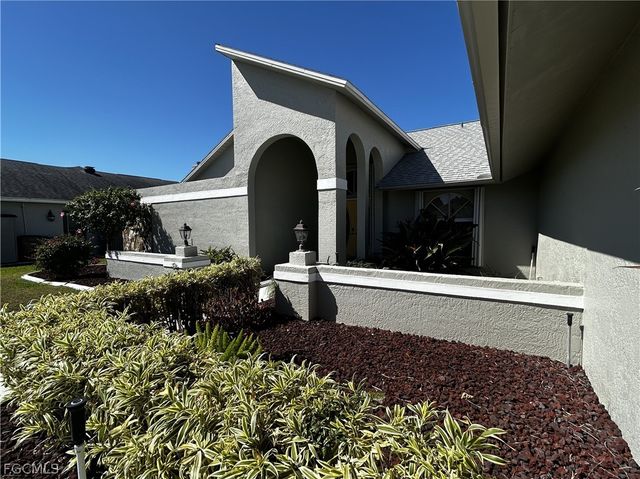 1926 SE 10th PL, Cape Coral, FL 33990