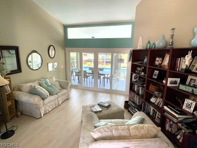 1926 SE 10th PL, Cape Coral, FL 33990