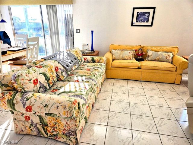 1926 SE 10th PL, Cape Coral, FL 33990