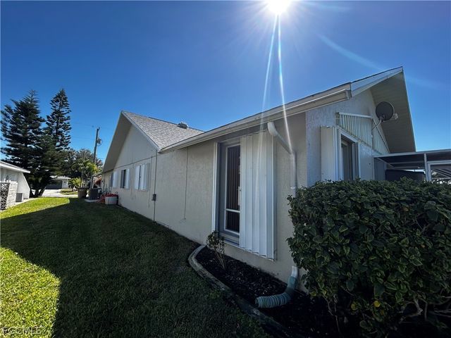 1926 SE 10th PL, Cape Coral, FL 33990