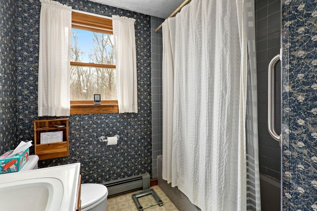 204 Farmersville Rd, Sandwich, MA 02563