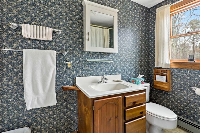 204 Farmersville Rd, Sandwich, MA 02563