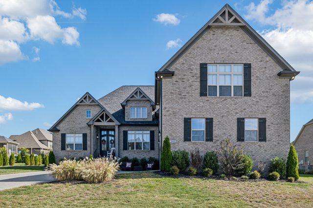 1021 Keeneland Dr, Gallatin, TN 37066
