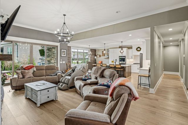 1021 Keeneland Dr, Gallatin, TN 37066