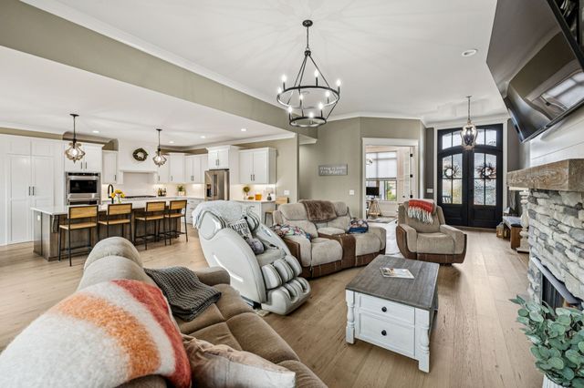 1021 Keeneland Dr, Gallatin, TN 37066