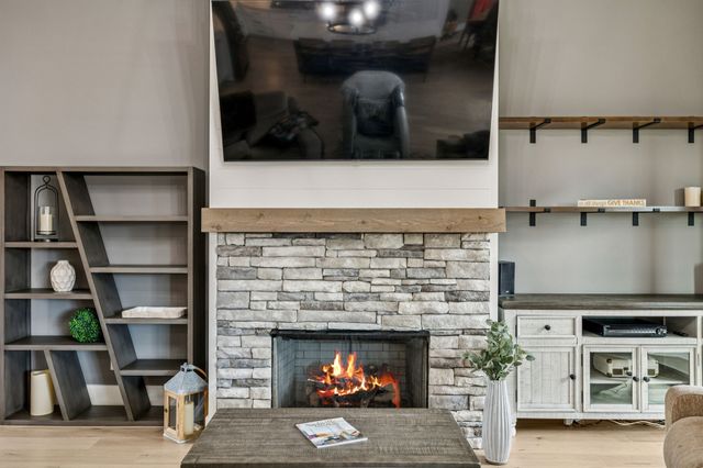 1021 Keeneland Dr, Gallatin, TN 37066