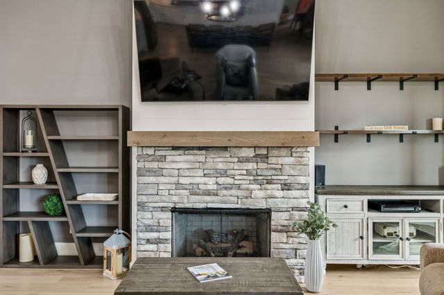 1021 Keeneland Dr, Gallatin, TN 37066