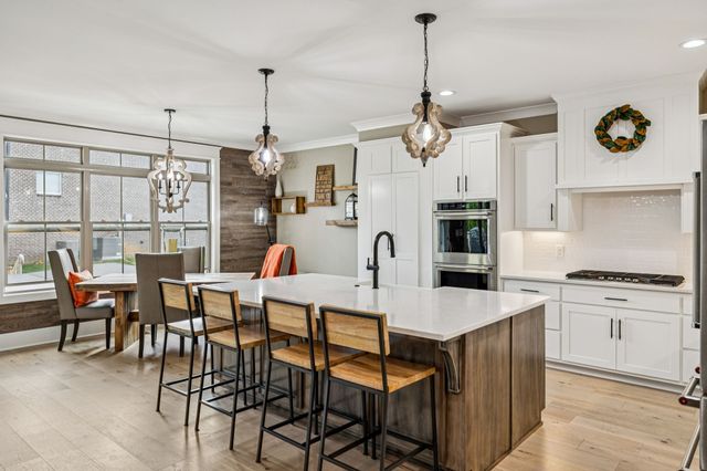 1021 Keeneland Dr, Gallatin, TN 37066