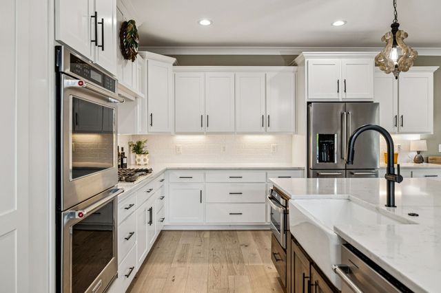 1021 Keeneland Dr, Gallatin, TN 37066