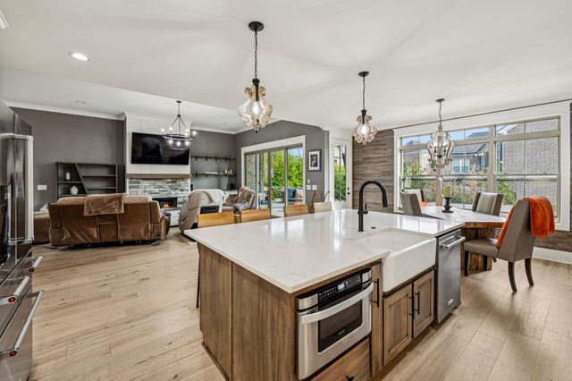 1021 Keeneland Dr, Gallatin, TN 37066