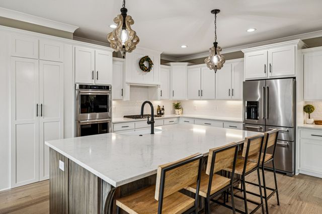 1021 Keeneland Dr, Gallatin, TN 37066