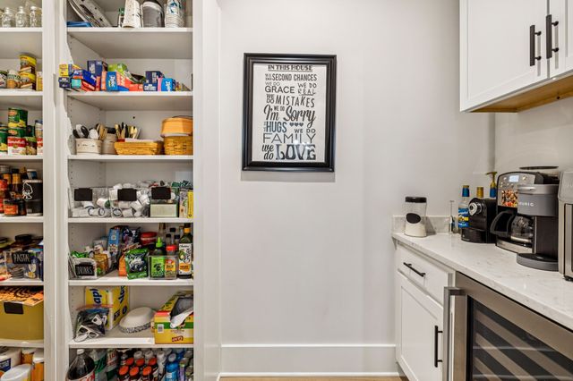 1021 Keeneland Dr, Gallatin, TN 37066