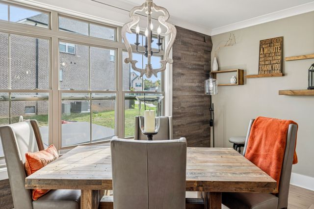 1021 Keeneland Dr, Gallatin, TN 37066