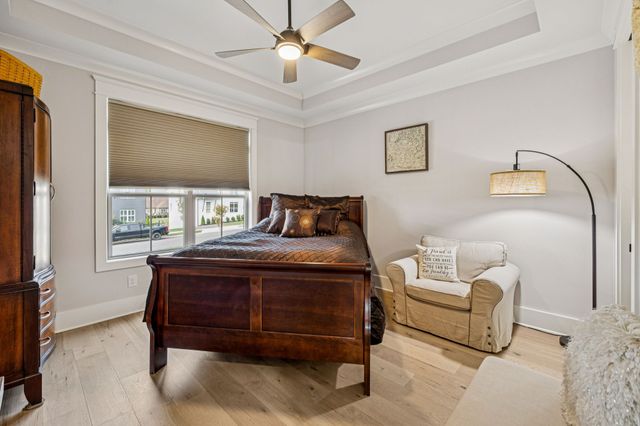 1021 Keeneland Dr, Gallatin, TN 37066