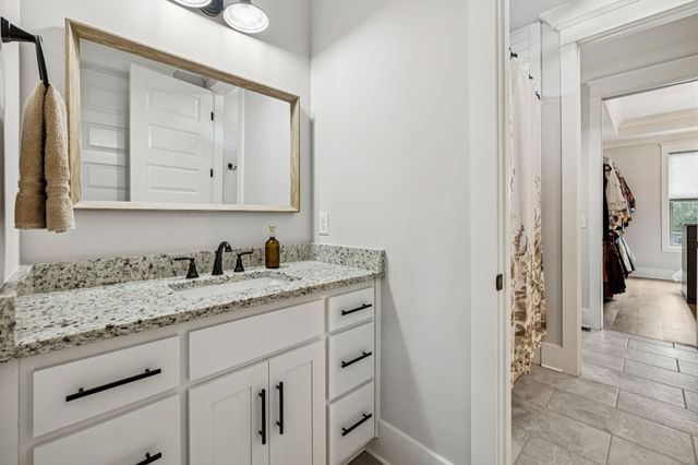 1021 Keeneland Dr, Gallatin, TN 37066