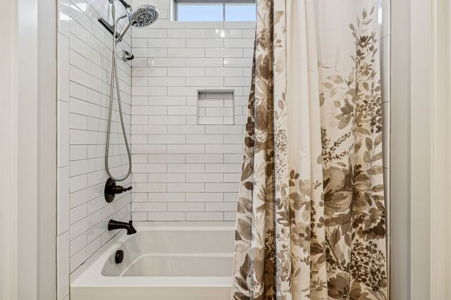 1021 Keeneland Dr, Gallatin, TN 37066