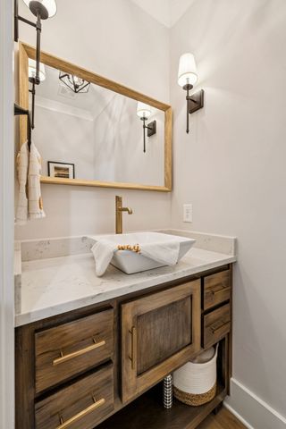 1021 Keeneland Dr, Gallatin, TN 37066