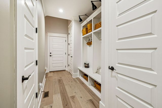 1021 Keeneland Dr, Gallatin, TN 37066