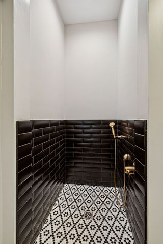 1021 Keeneland Dr, Gallatin, TN 37066