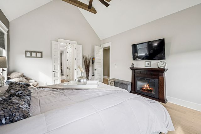 1021 Keeneland Dr, Gallatin, TN 37066