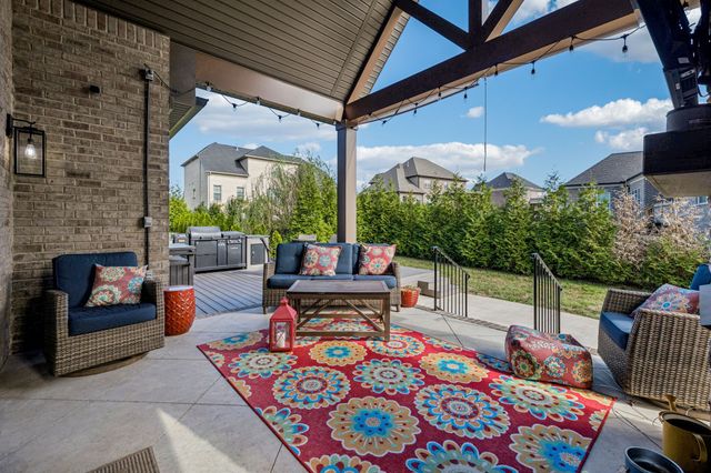 1021 Keeneland Dr, Gallatin, TN 37066