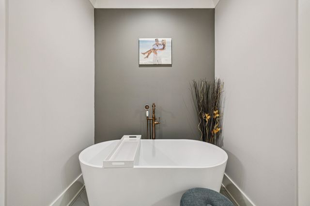 1021 Keeneland Dr, Gallatin, TN 37066