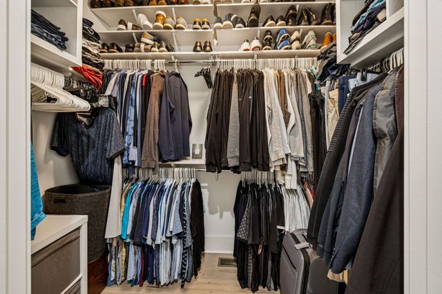 1021 Keeneland Dr, Gallatin, TN 37066