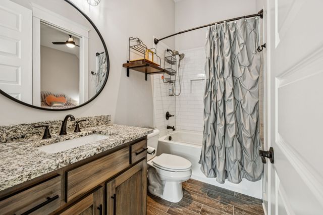 1021 Keeneland Dr, Gallatin, TN 37066