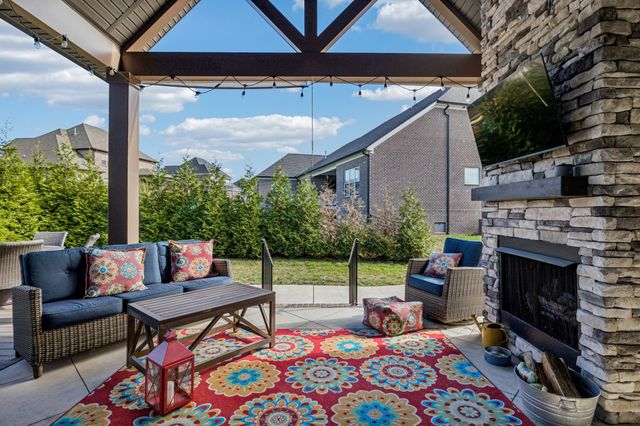 1021 Keeneland Dr, Gallatin, TN 37066