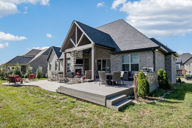 1021 Keeneland Dr, Gallatin, TN 37066