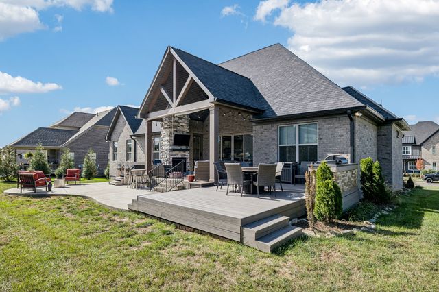 1021 Keeneland Dr, Gallatin, TN 37066