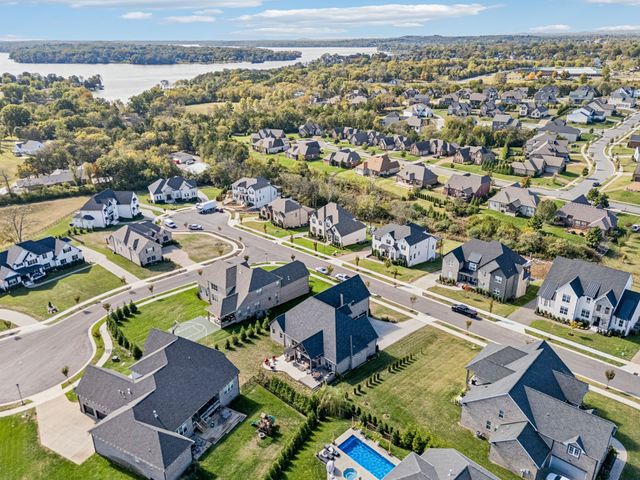 1021 Keeneland Dr, Gallatin, TN 37066