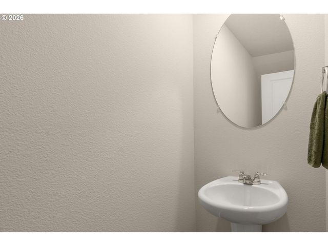 2909 N PIONEER CANYON Dr, Ridgefield, WA 98642