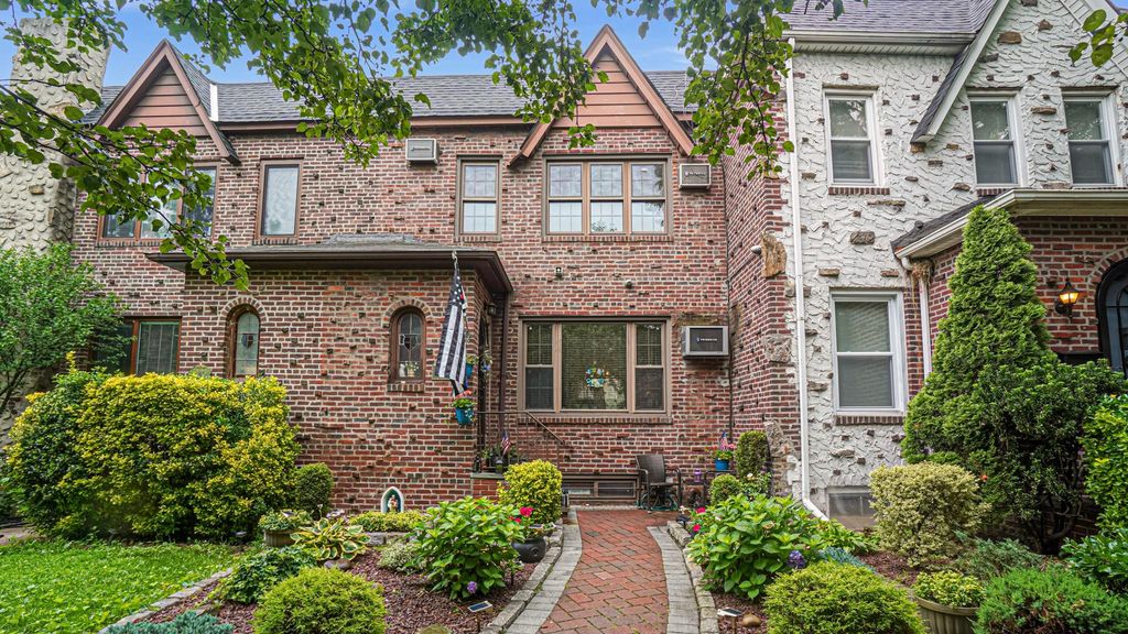 6477 82nd Place, Middle Village, NY 11379