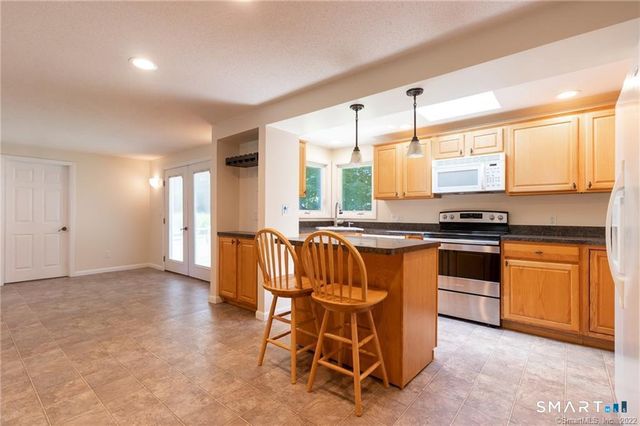 10 Tanglewood Road, Farmington, CT 06032