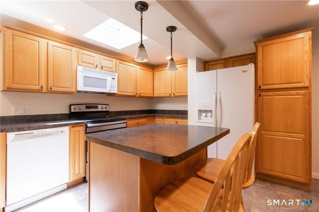10 Tanglewood Road, Farmington, CT 06032