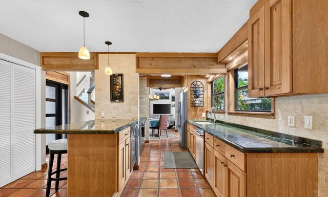 105 SANDPIPER Circle W, Jupiter, FL 33477