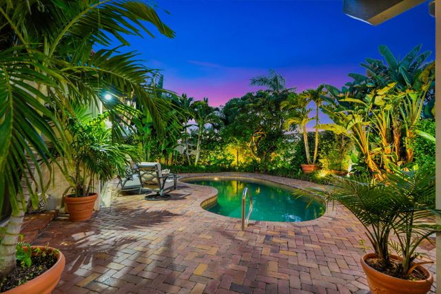 105 SANDPIPER Circle W, Jupiter, FL 33477