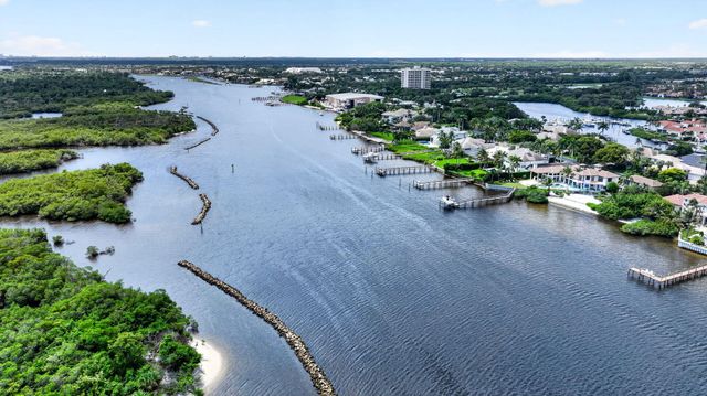 105 SANDPIPER Circle W, Jupiter, FL 33477