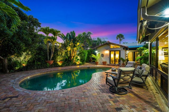 105 SANDPIPER Circle W, Jupiter, FL 33477