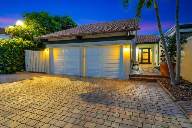 105 SANDPIPER Circle W, Jupiter, FL 33477