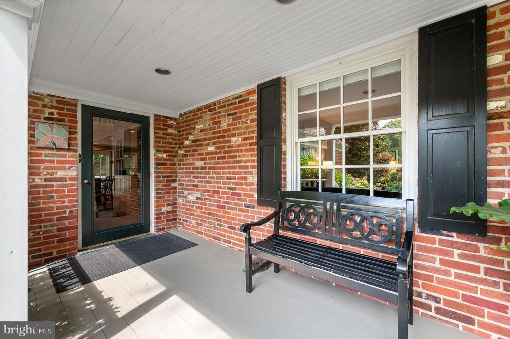 211 SPRUCE TREE RD, Wayne, PA 19087