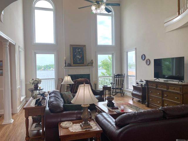 7512 False River Rd, Oscar, LA 70762